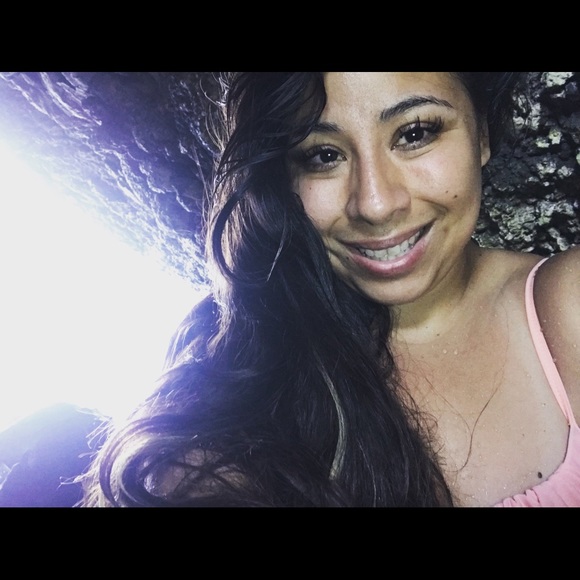 Meet your Posher, Kayla - Picture 4 of 8